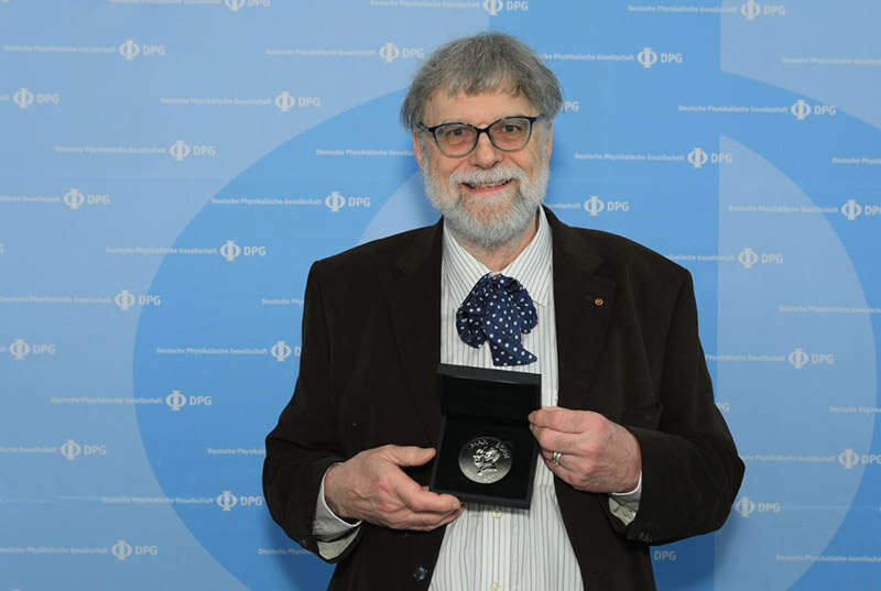 Professor Michael Coey receiving Max Born Medal