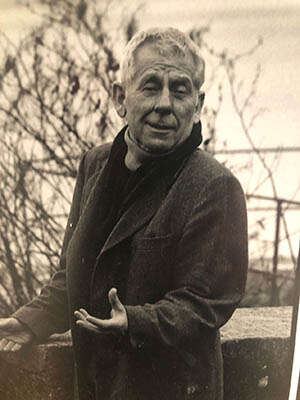 A portrait of Hugh O'Hanlon posing